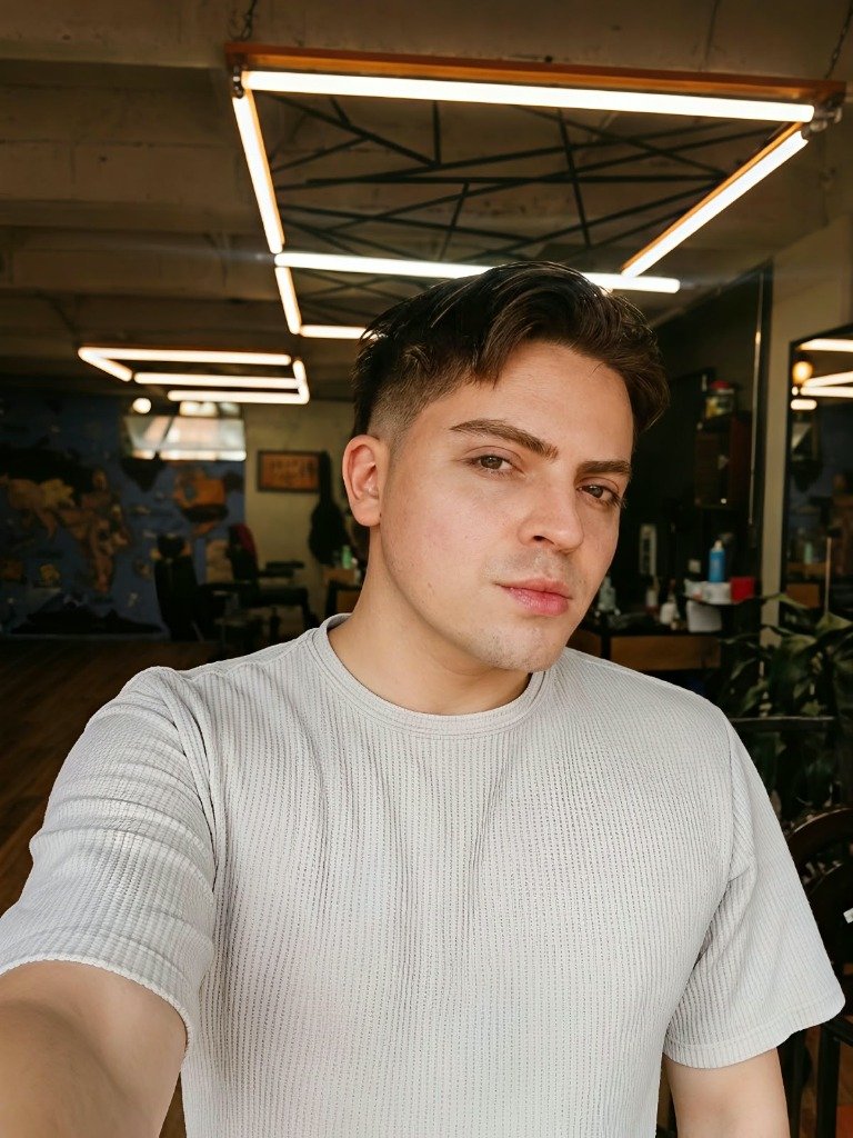 Después: Textured Quiff con Taper Fade por Juan